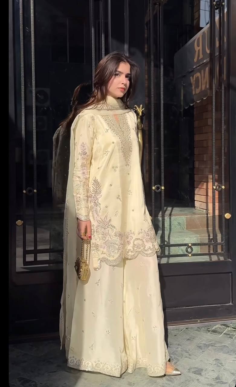 Luxe Pearl Silver Zari Silhouette